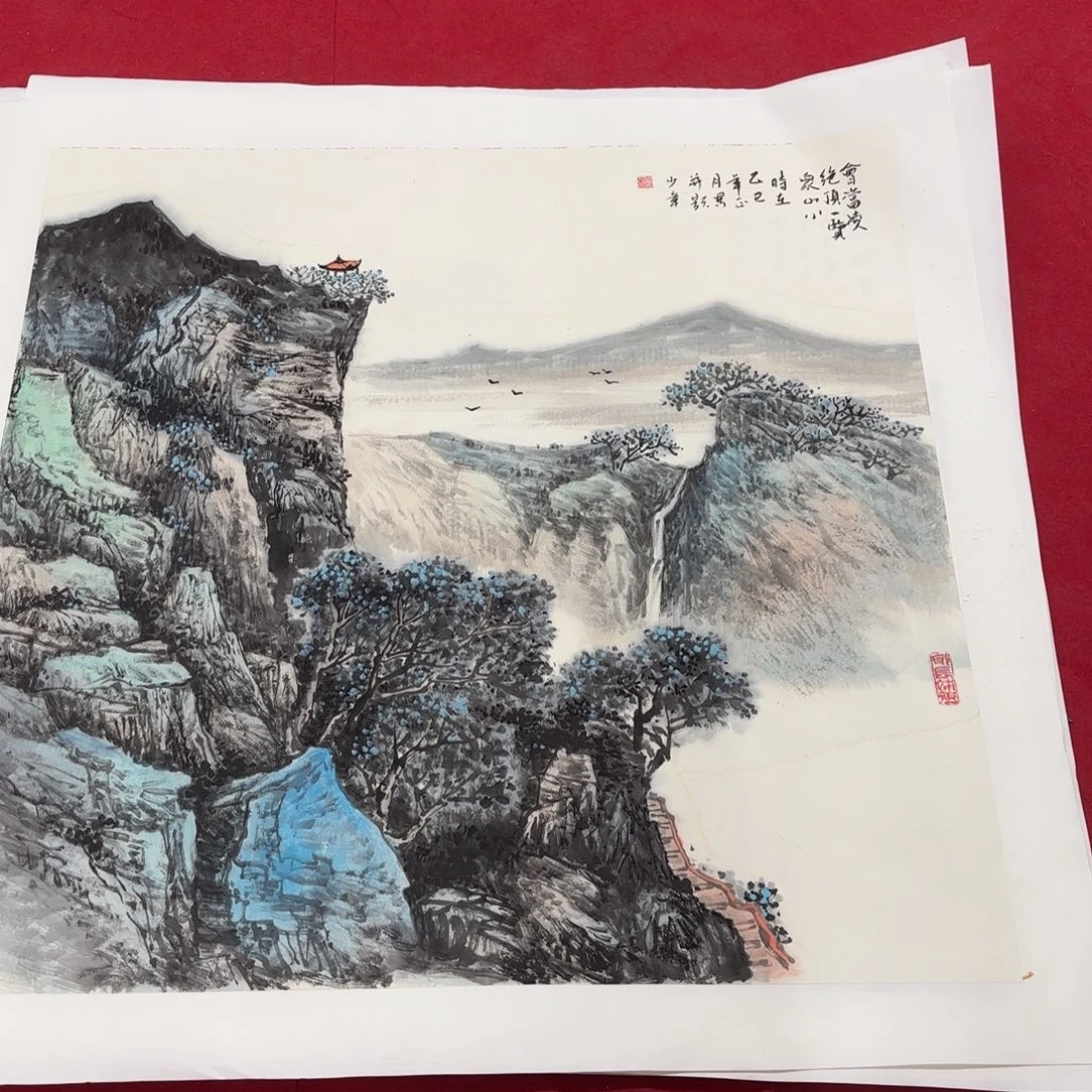 国画花鸟等图案为一体而得
