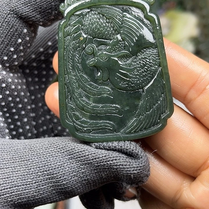 未镶嵌透闪石质玉珠宝奇石