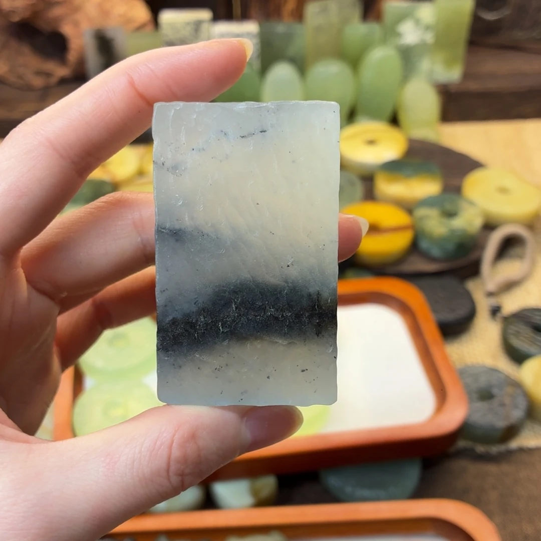 北***笙蛇纹石玉未镶嵌颈饰