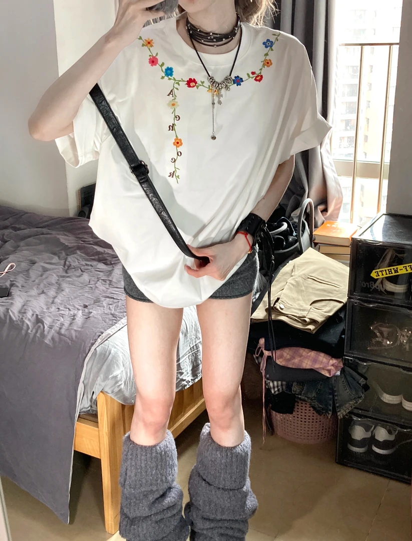 A花朵项链短袖情侣款黑白色