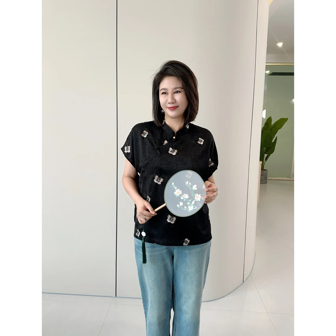 微胖女装【花香蝶自来】龟裂纹重工粉蝴蝶绣花新中式上衣新款20719