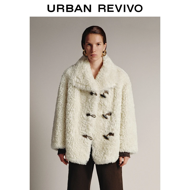 UR2025秋季新款女装魅力复古毛绒羊角扣外套UWG150154+
