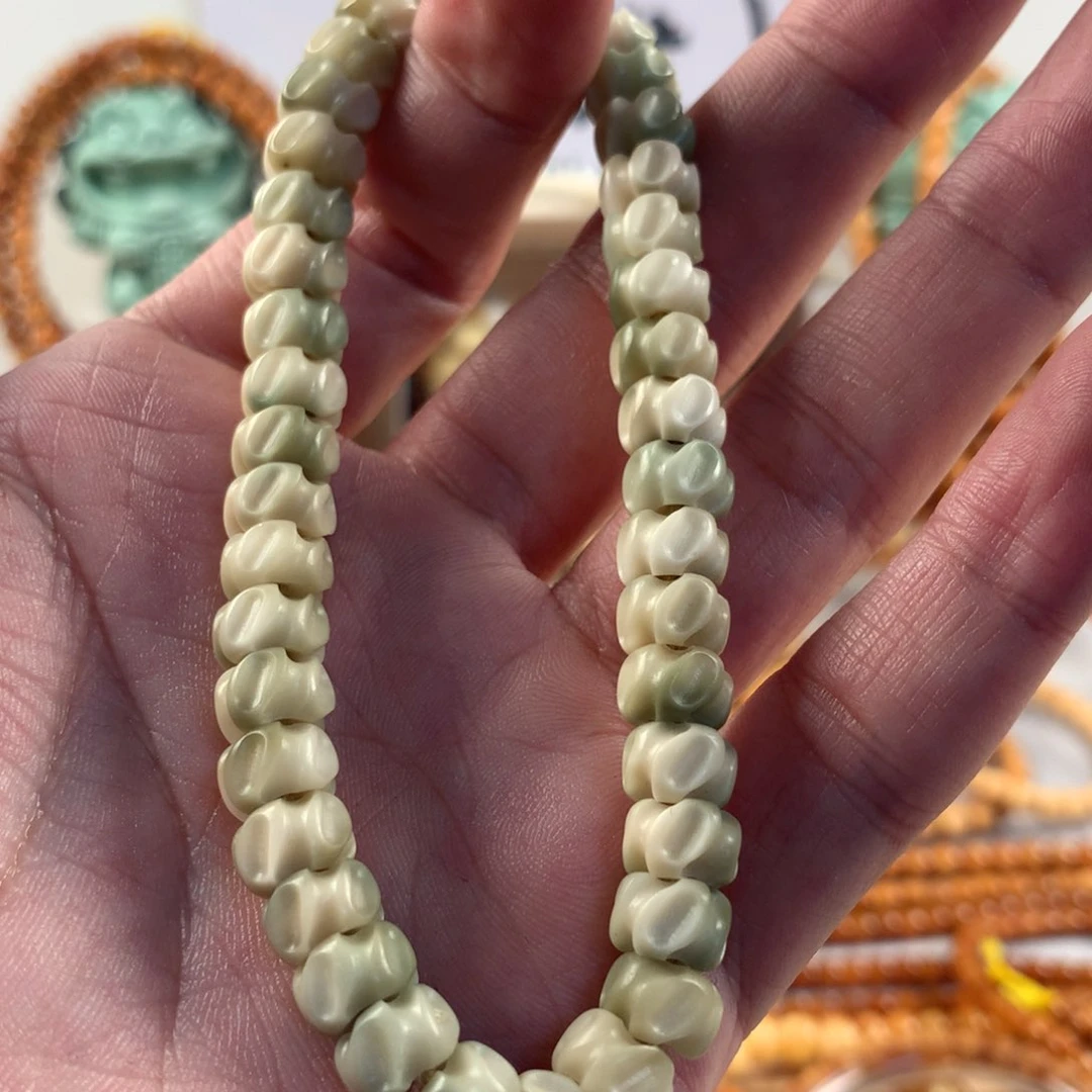 星月菩提吊坠在**会青龙手持