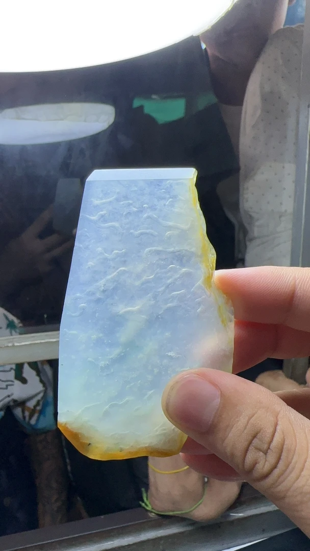 缅甸A货冰透冰种高冰翡翠片料定制创意加工精雕