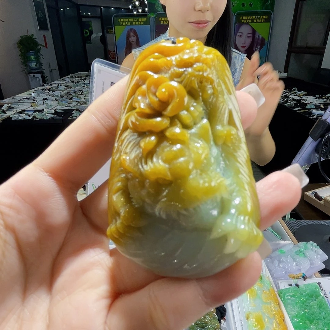 颈饰未镶嵌翡翠一个