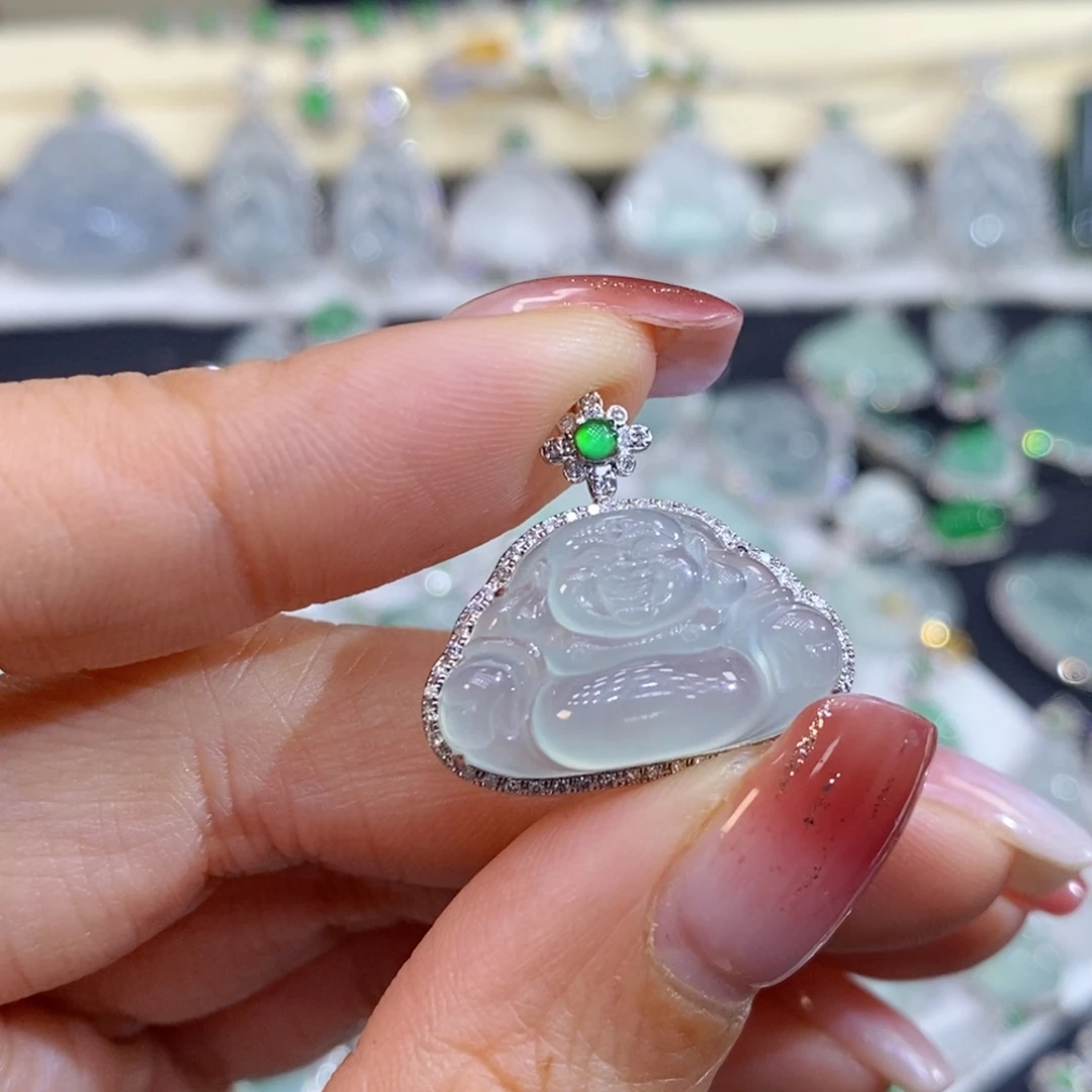 翡翠18K金镶嵌颈饰