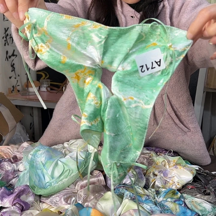 桃****712方巾发圈不退不换