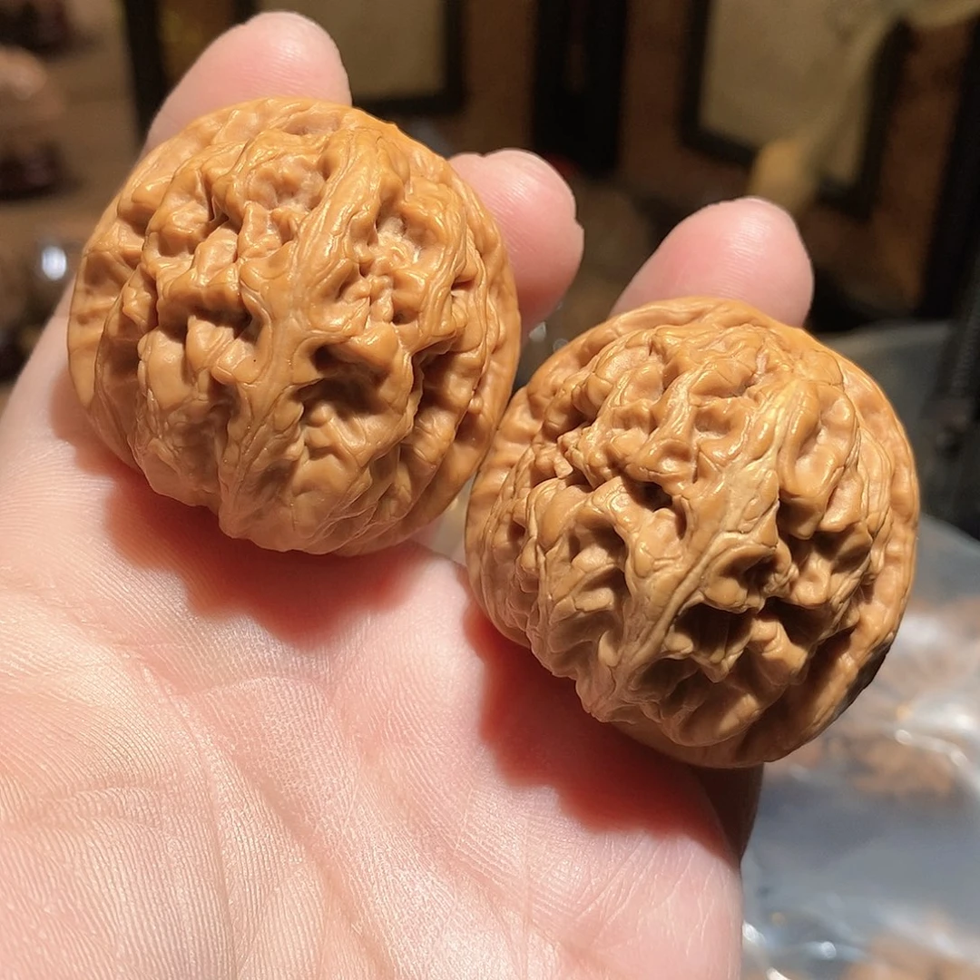 文玩核桃把件42.5红锦鲤