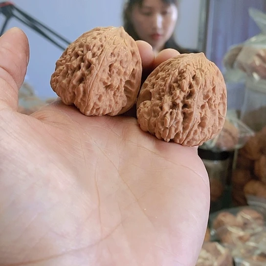 【闪购商品】把件文玩核桃40.5平谷凹底黄点