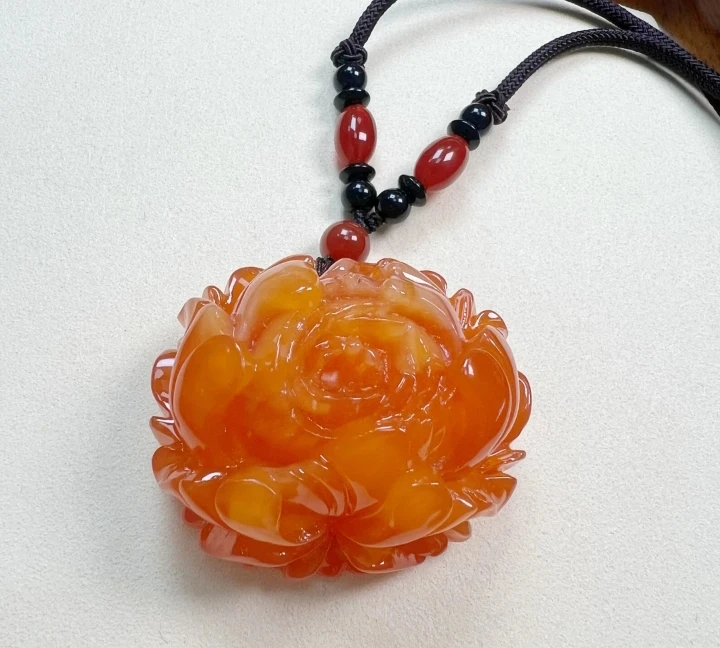 w109柚子红牡丹花吊坠