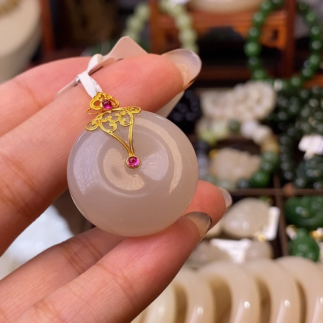 和田玉清货价藕粉金镶平安扣未镶嵌