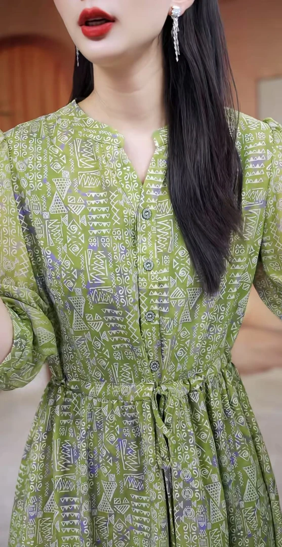 显瘦夏季气质法式专柜浪漫感春夏时尚薄款设计连衣裙子中长款女