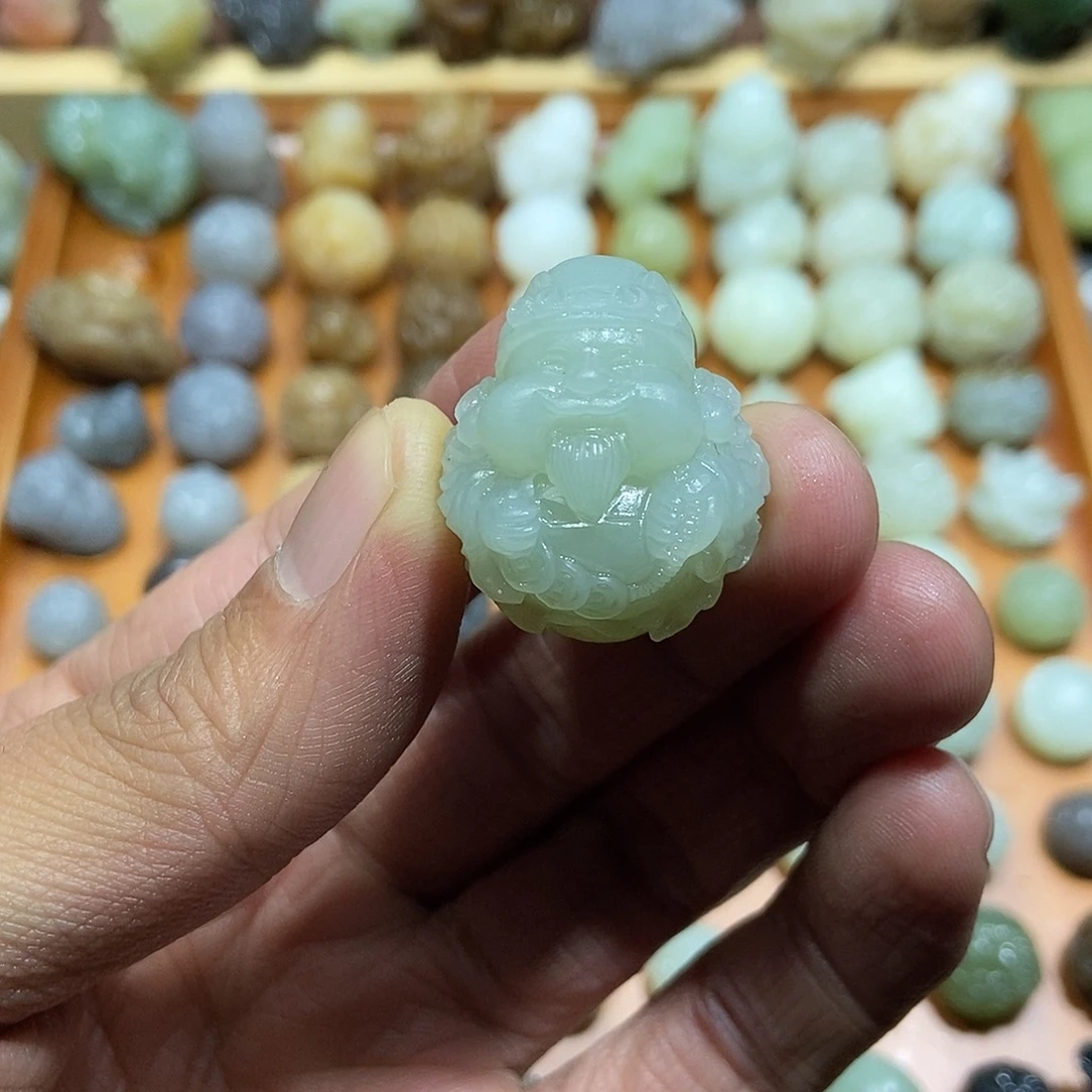 自***孩和田玉未镶嵌颈饰定制