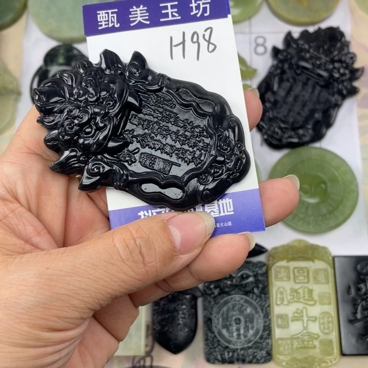 未镶嵌岫玉颈饰灰挂件