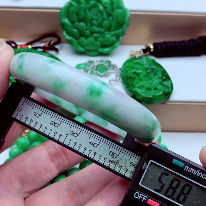 翡翠未镶嵌手镯．．．．
