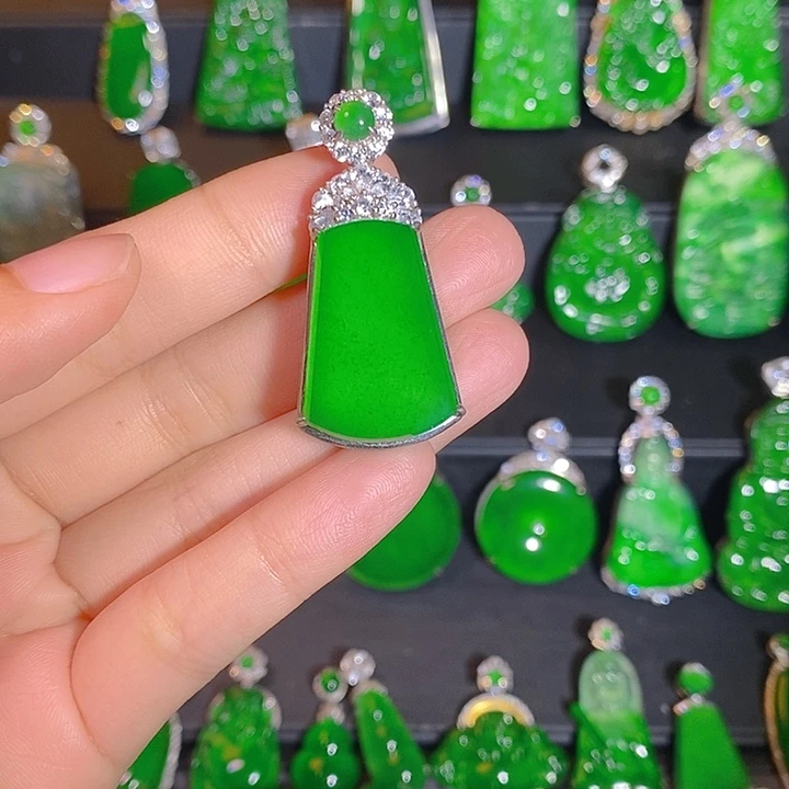 翡翠银S925镶嵌颈饰是