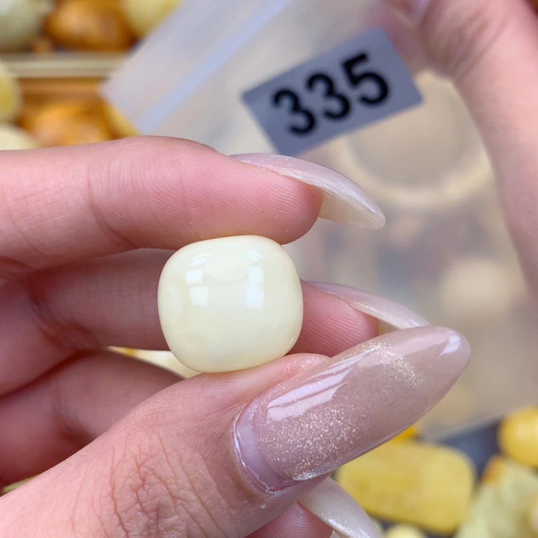 琥珀未镶嵌珠宝奇石16.5