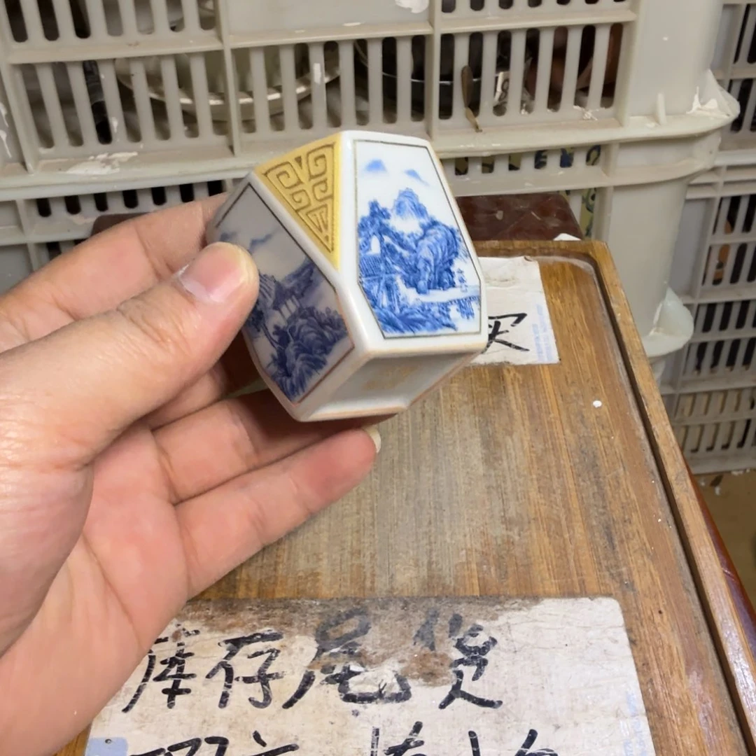微瑕疵介意勿拍陶瓷器皿B596