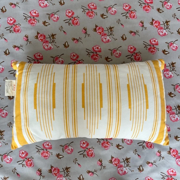 《辉岳》约30x50 黄色条纹棉腰靠 发一个