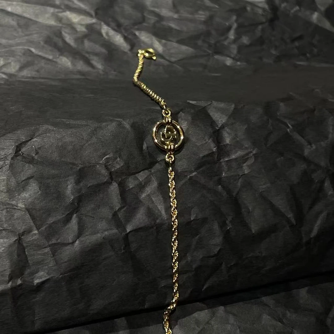 95新 DIOR/迪奥 花绮二店/Dior迪奥圆形镂空字母手链/95新