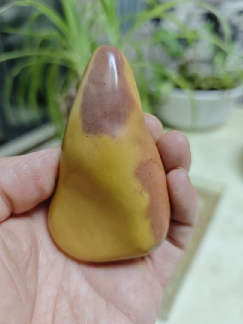 地区民间特色手工艺牛蛋原石,尺寸约27*48*83mm