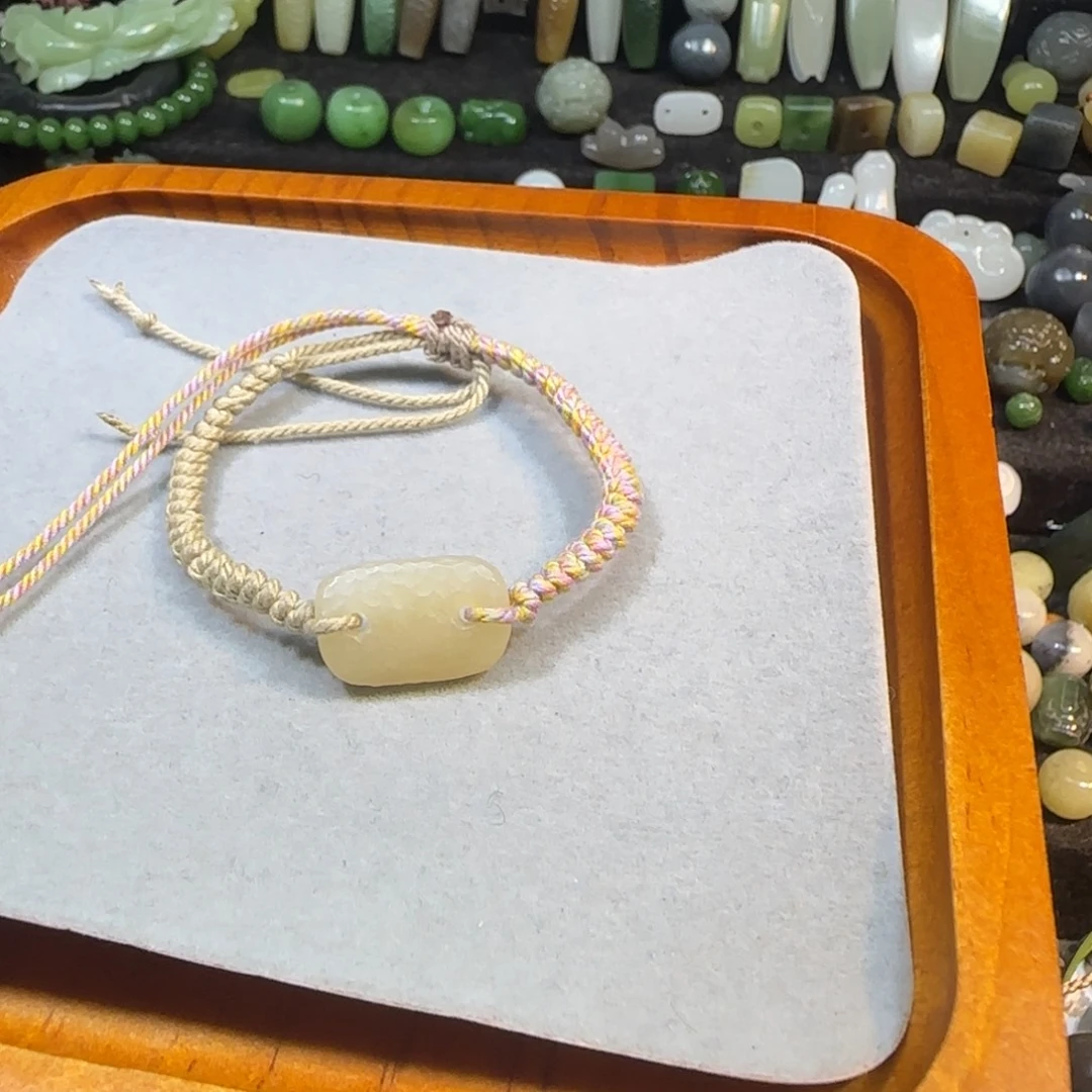 和田玉未镶嵌颈饰猪鼻子糖白手牌