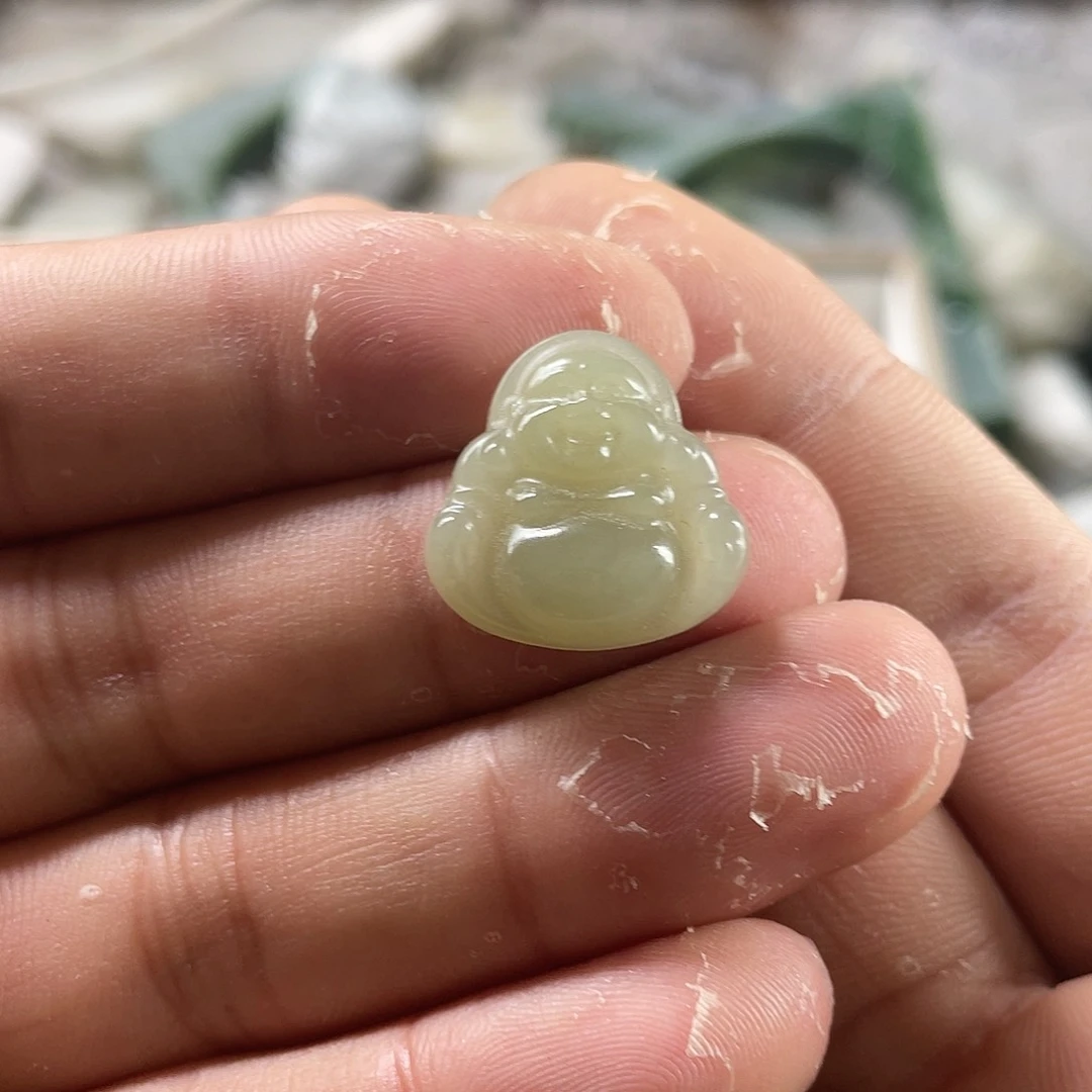 和田玉未镶嵌颈饰新疆且末钢板料佛公