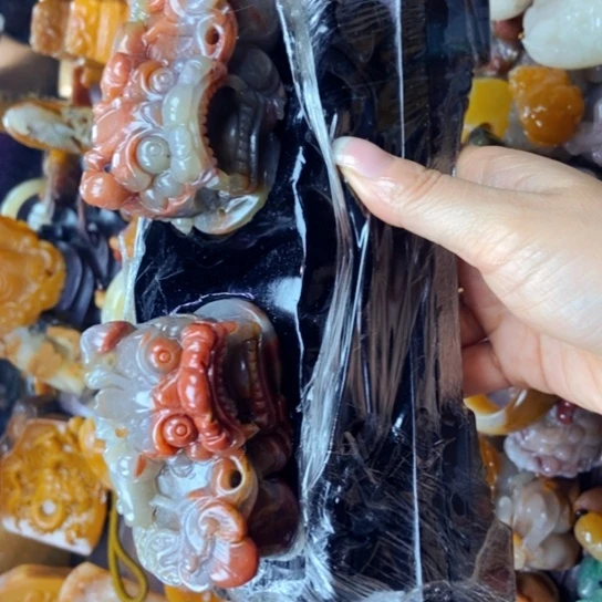 石英质玉(黄龙玉)未镶嵌颈饰