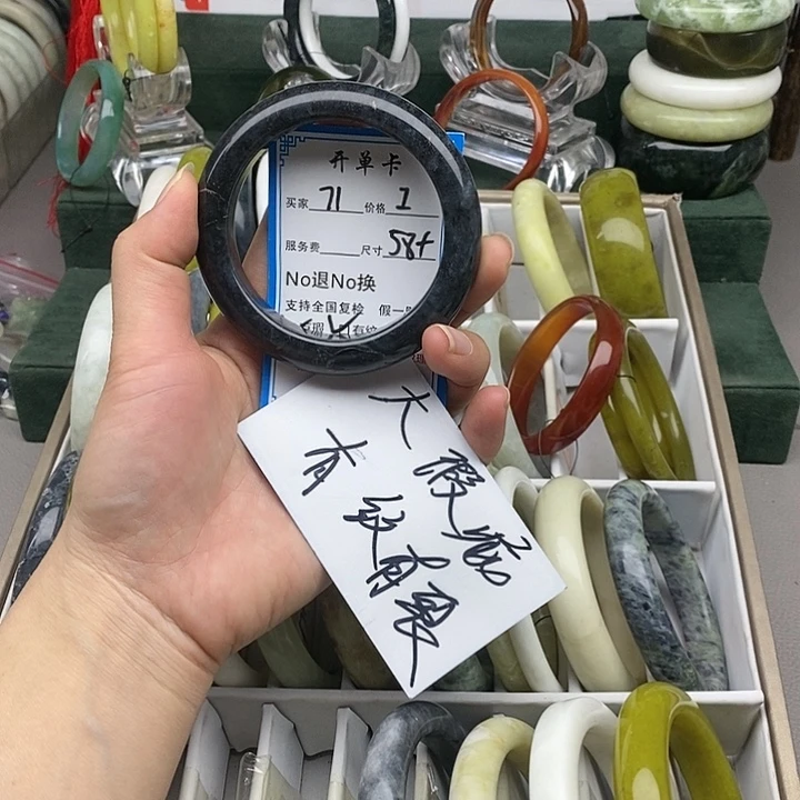 蛇纹石玉未镶嵌手镯