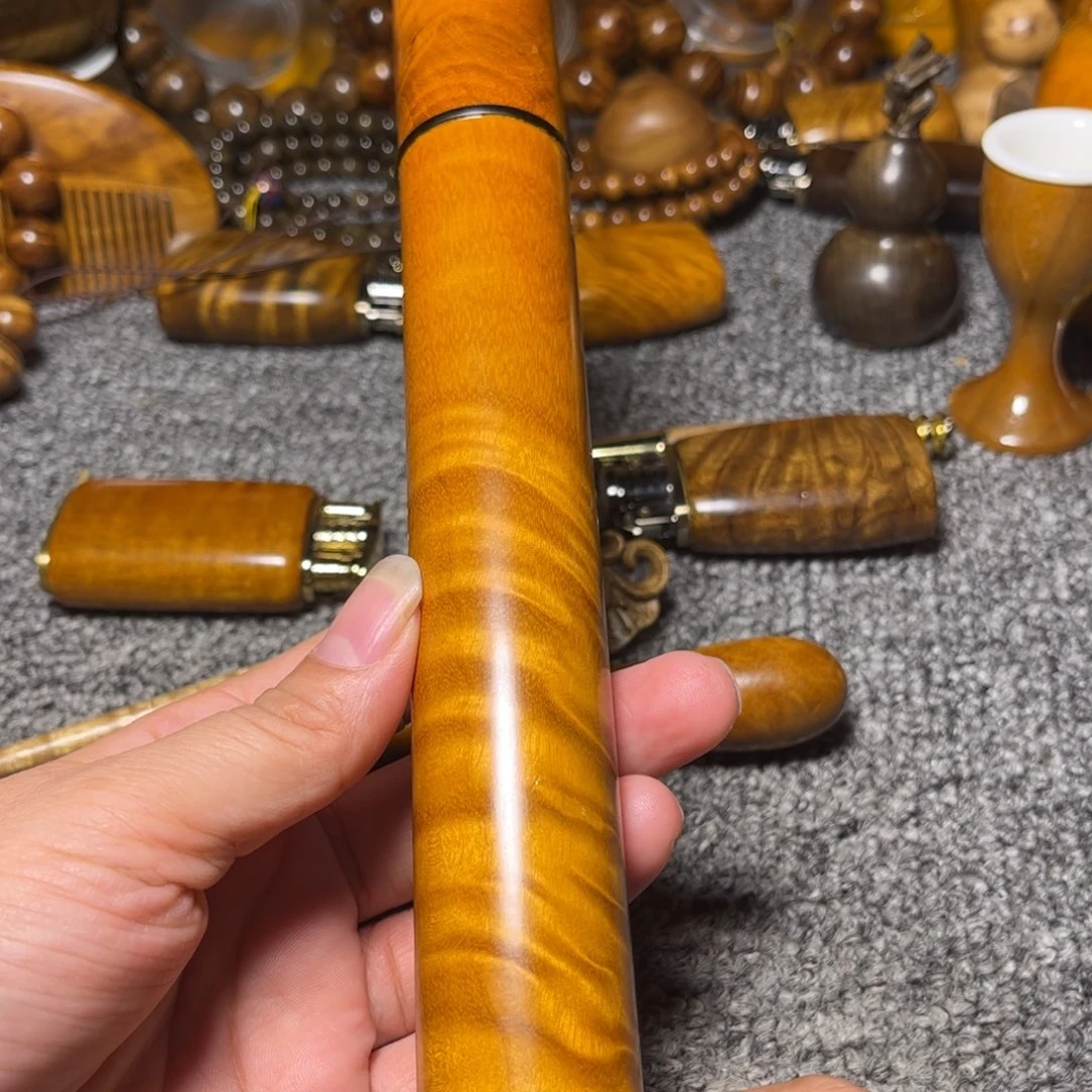 金丝楠花纹香筒小叶