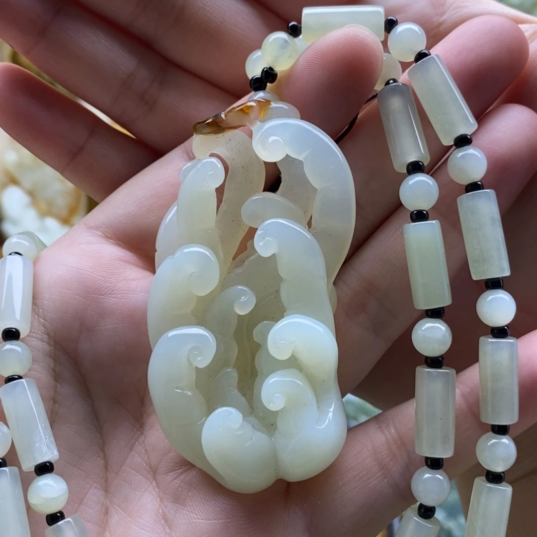 【闪购商品】岫玉颈饰未镶嵌掌上明珠