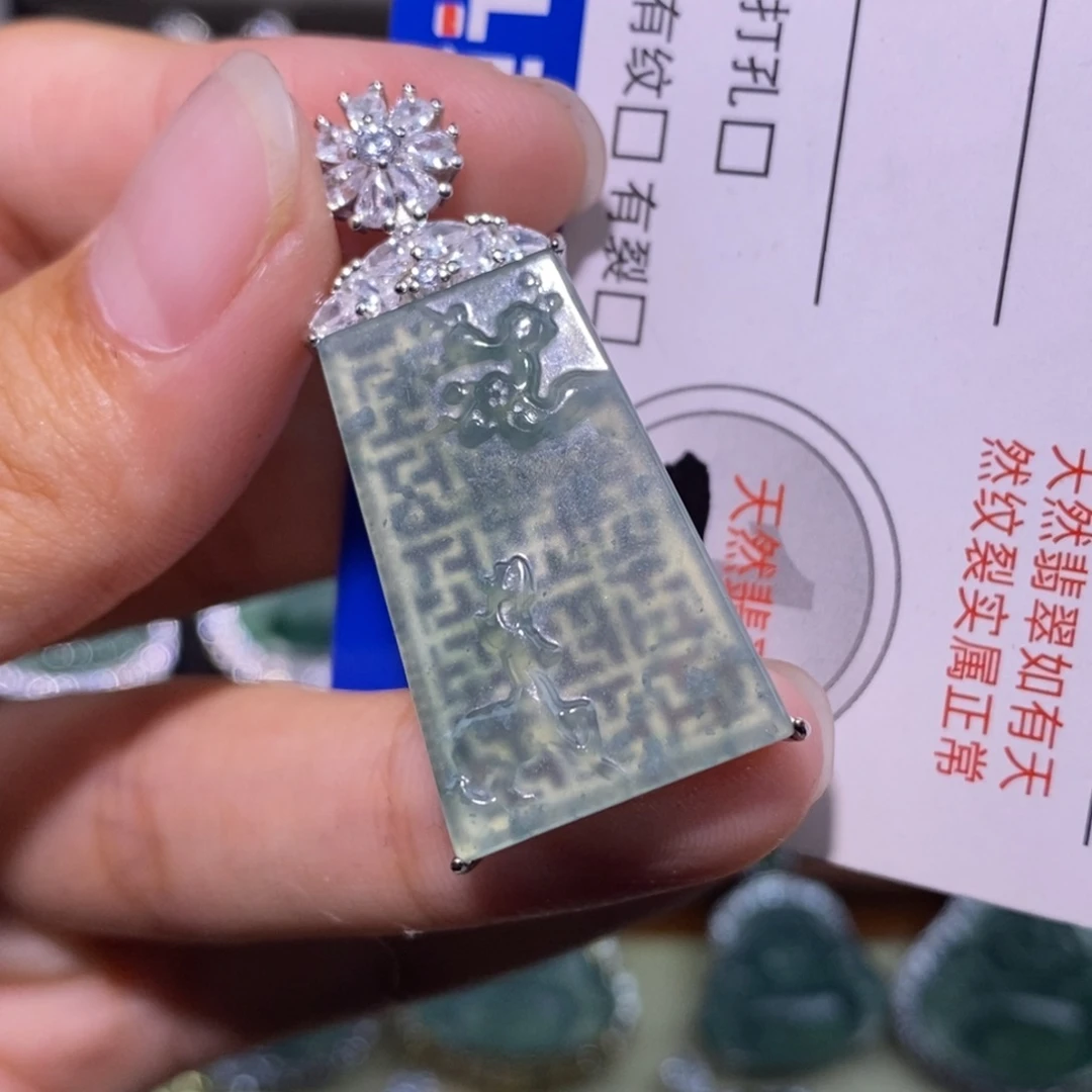 颈饰未镶嵌翡翠天然