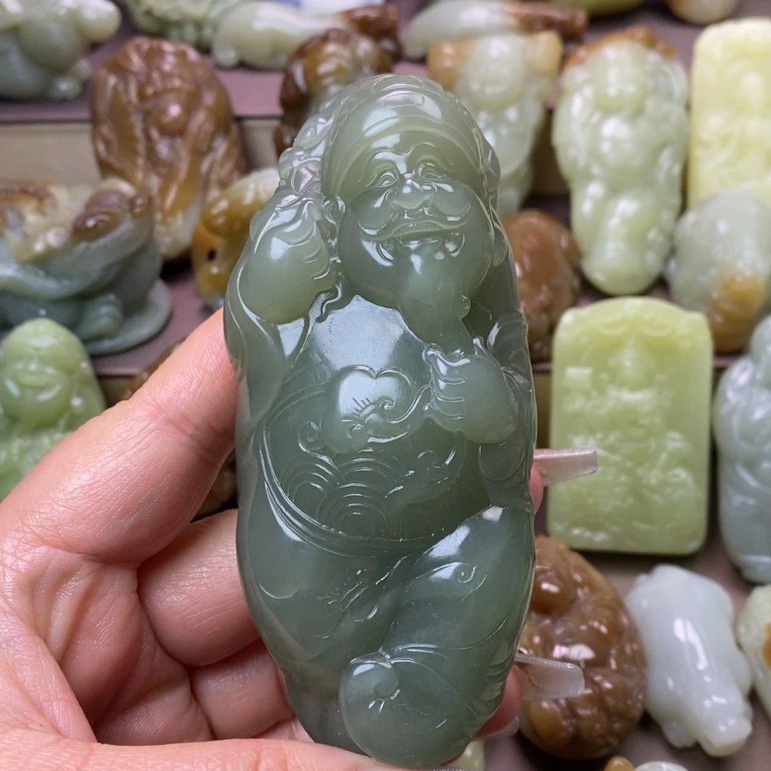 和田玉未镶嵌把件