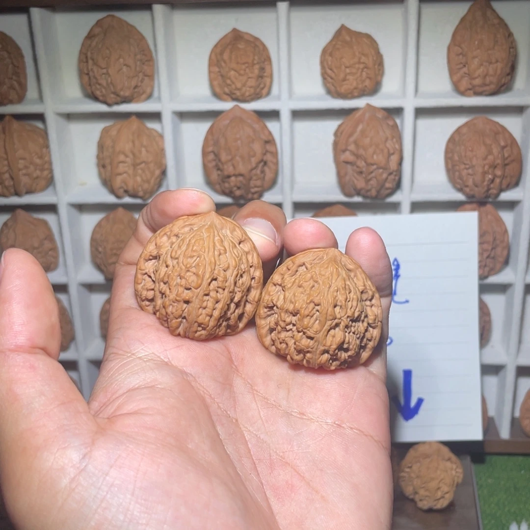 文玩核桃把件37全品红玛瑙蜜纹