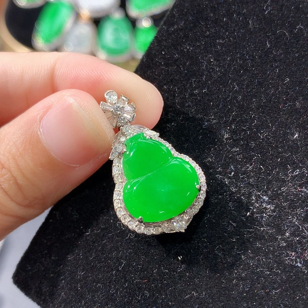 翡翠18K金镶嵌颈饰
