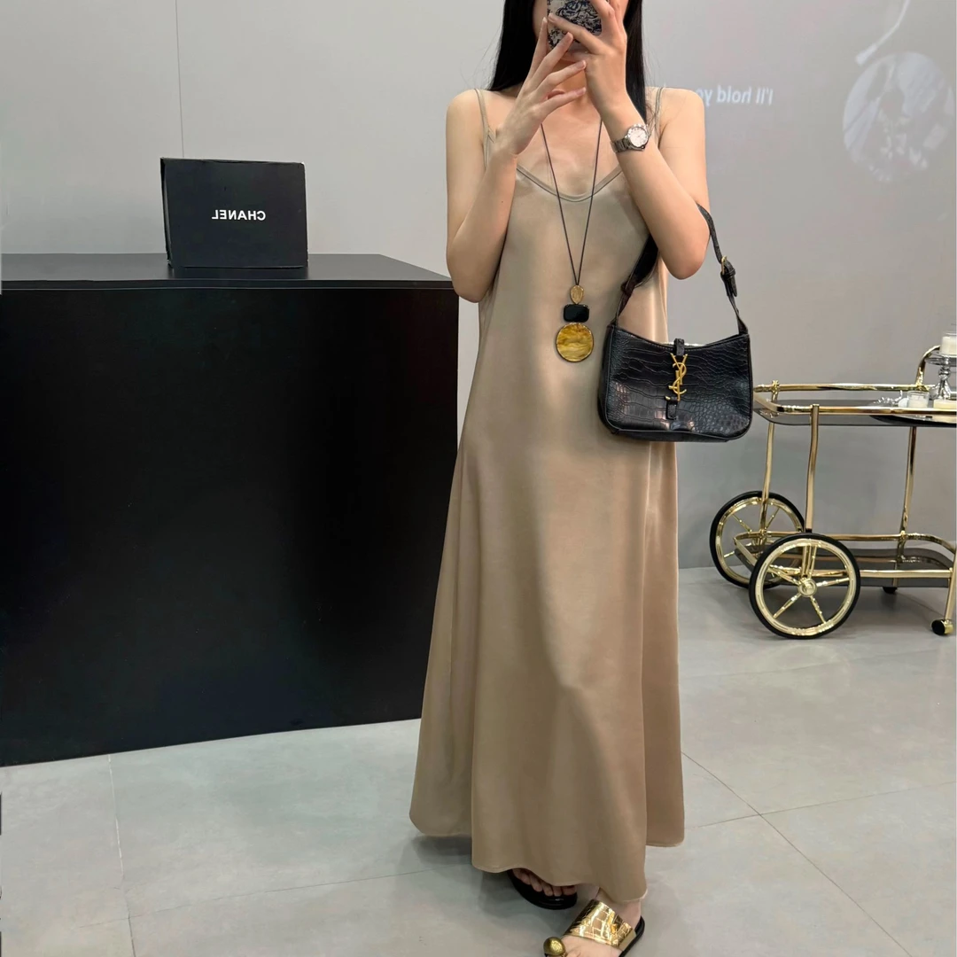 气质V领黑色吊带裙春秋新款宽松缎面长裙优雅时尚显瘦气质轻奢