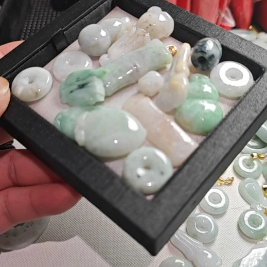 翡翠未镶嵌颈饰天然翡翠吊坠