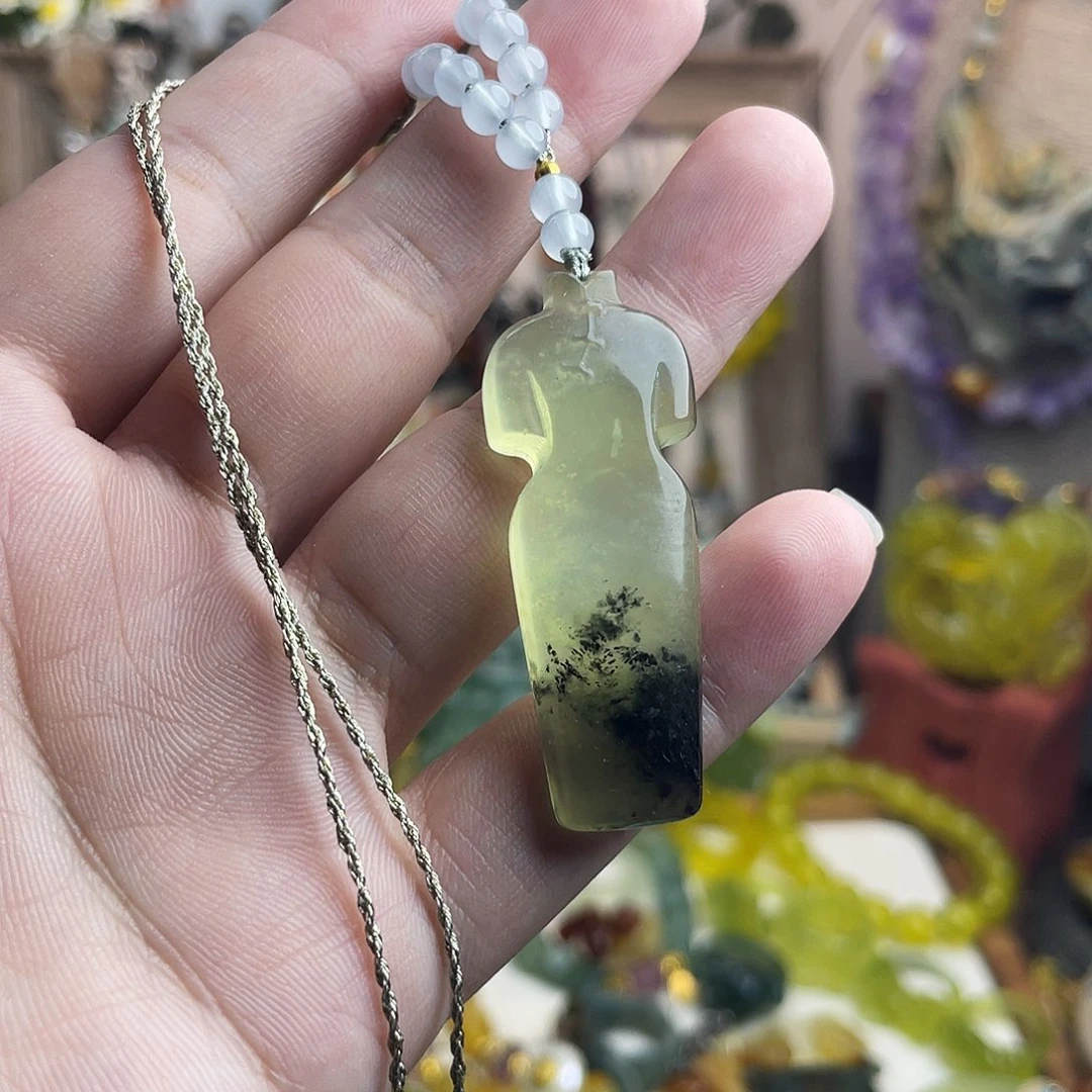 未镶嵌蛇纹石玉吊坠