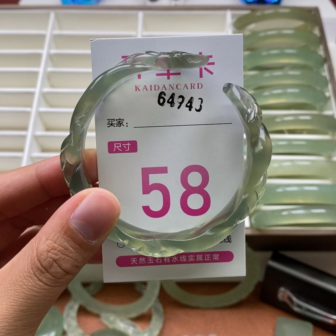 双***座蛇纹石玉未镶嵌手镯