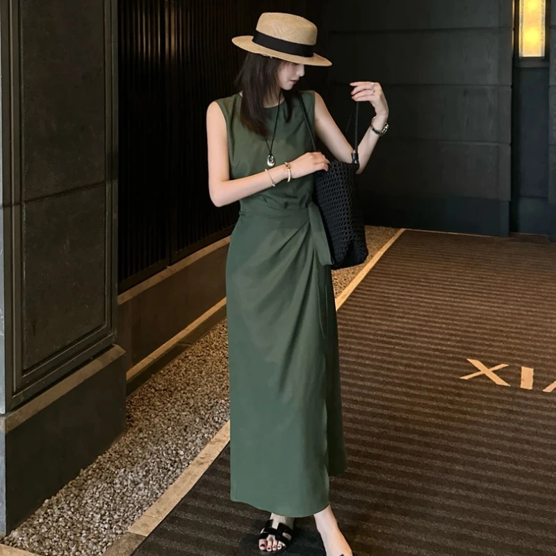 轻奢高端无袖背心连衣裙女2025夏季新款绑带收腰显瘦复古气质长裙
