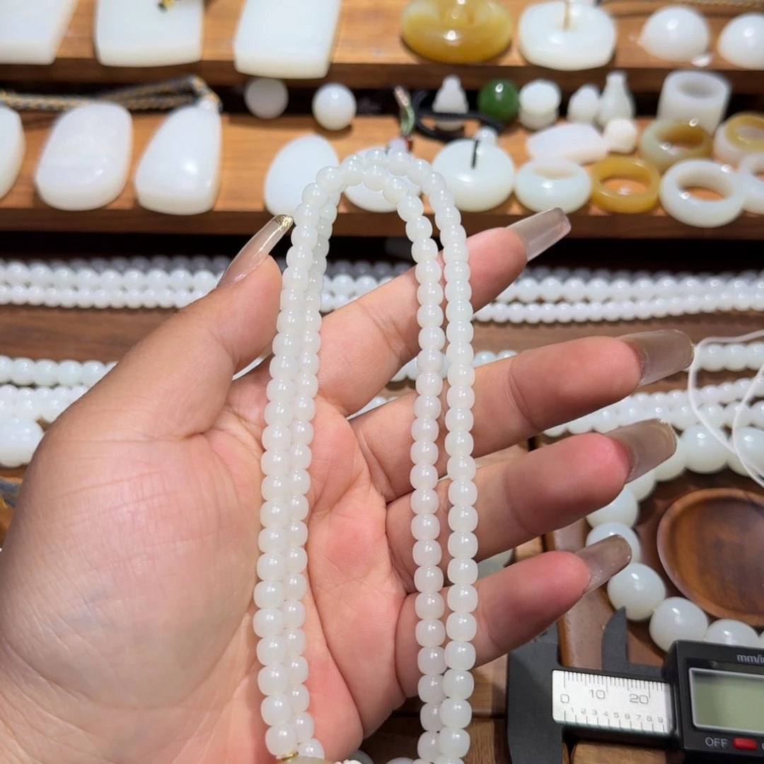 钱***生和田玉未镶嵌颈饰