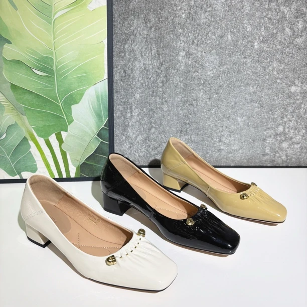 【美军巴】2025新款牛漆皮褶皱方头法式复古风中跟单鞋