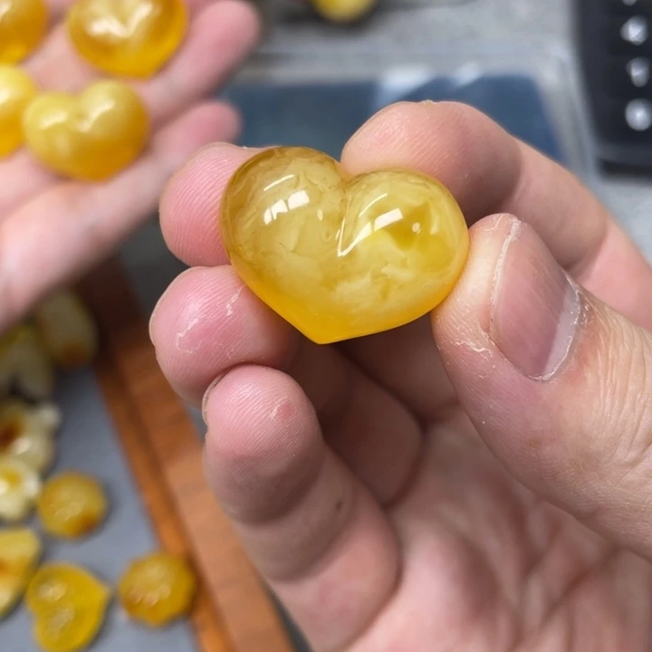 赵***。琥珀未镶嵌珠宝奇石