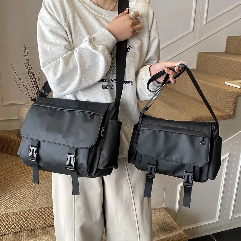 斜挎包女防水新款女包工装机能风大容量上班通勤邮差包男休闲挎包