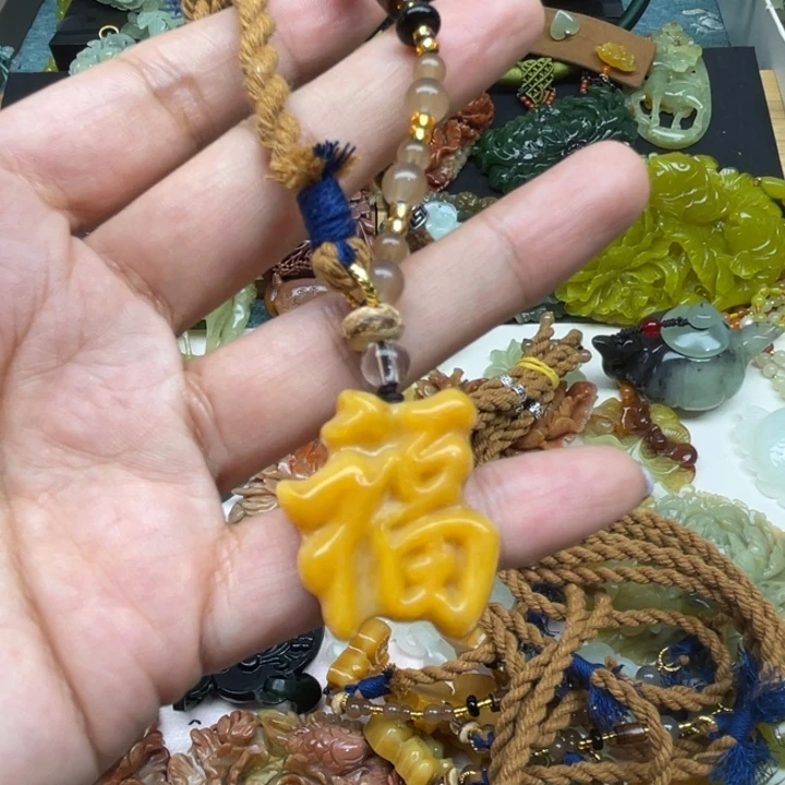 蛇纹石玉未镶嵌颈饰