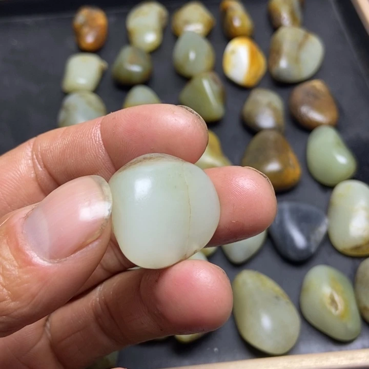 名***剑和田玉（糖玉）未镶嵌珠宝奇石