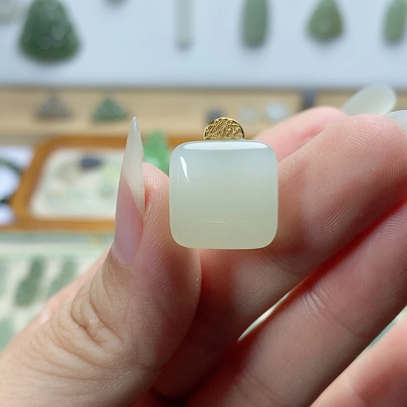 【闪购商品】颈饰18K金镶嵌和田玉?*蓝