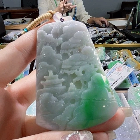 颈饰未镶嵌翡翠一个