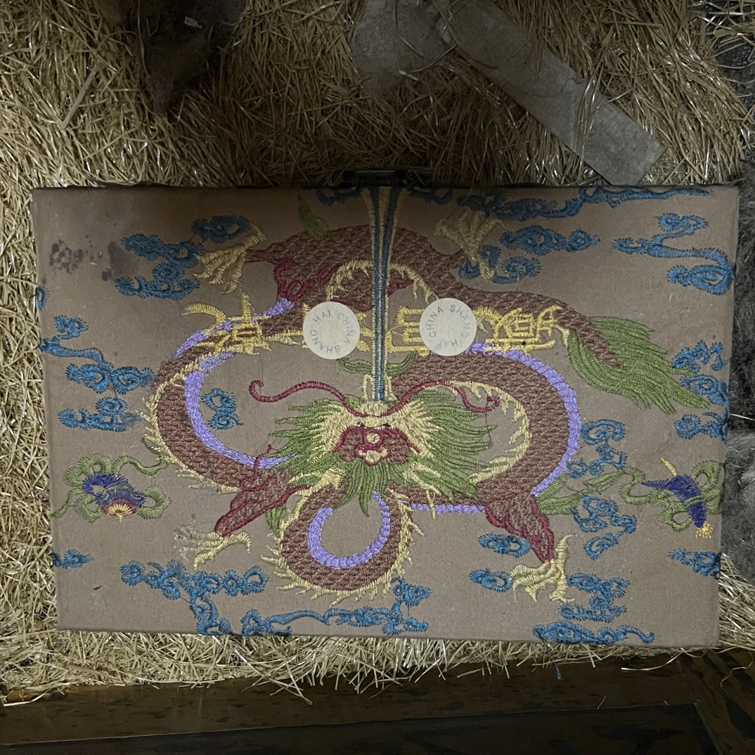 【闪购商品】高端精美黄龙刺绣盒一件链接