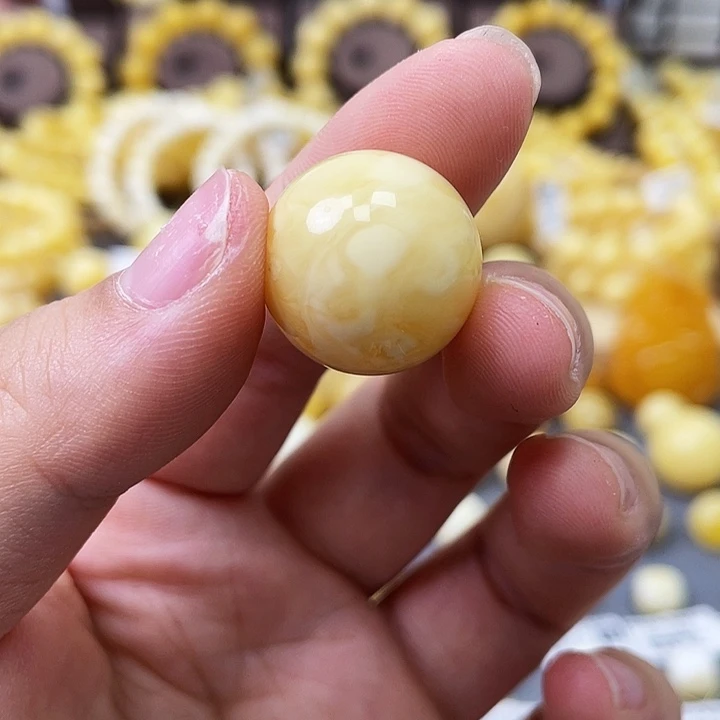 琥珀裸石未镶嵌19+瑕疵
